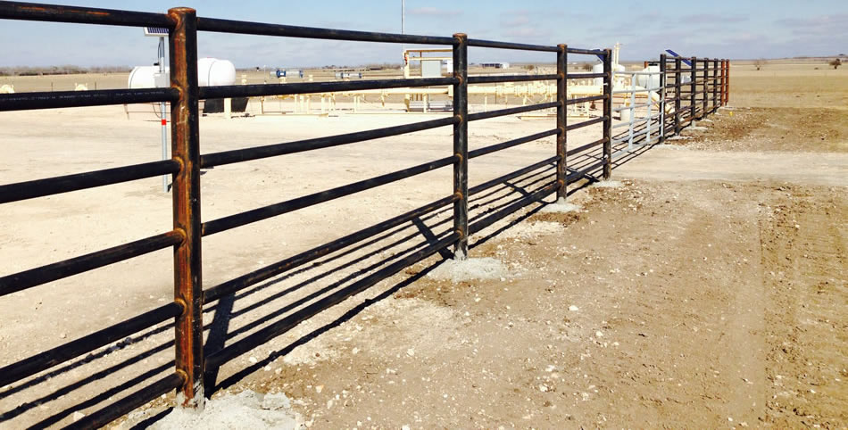 pipe fence contractor